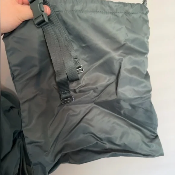 EUC ๐ Lululemon Fast Track Duffel (Heatproof Pocket 19L) Dark Forest - Picture 14 of 16